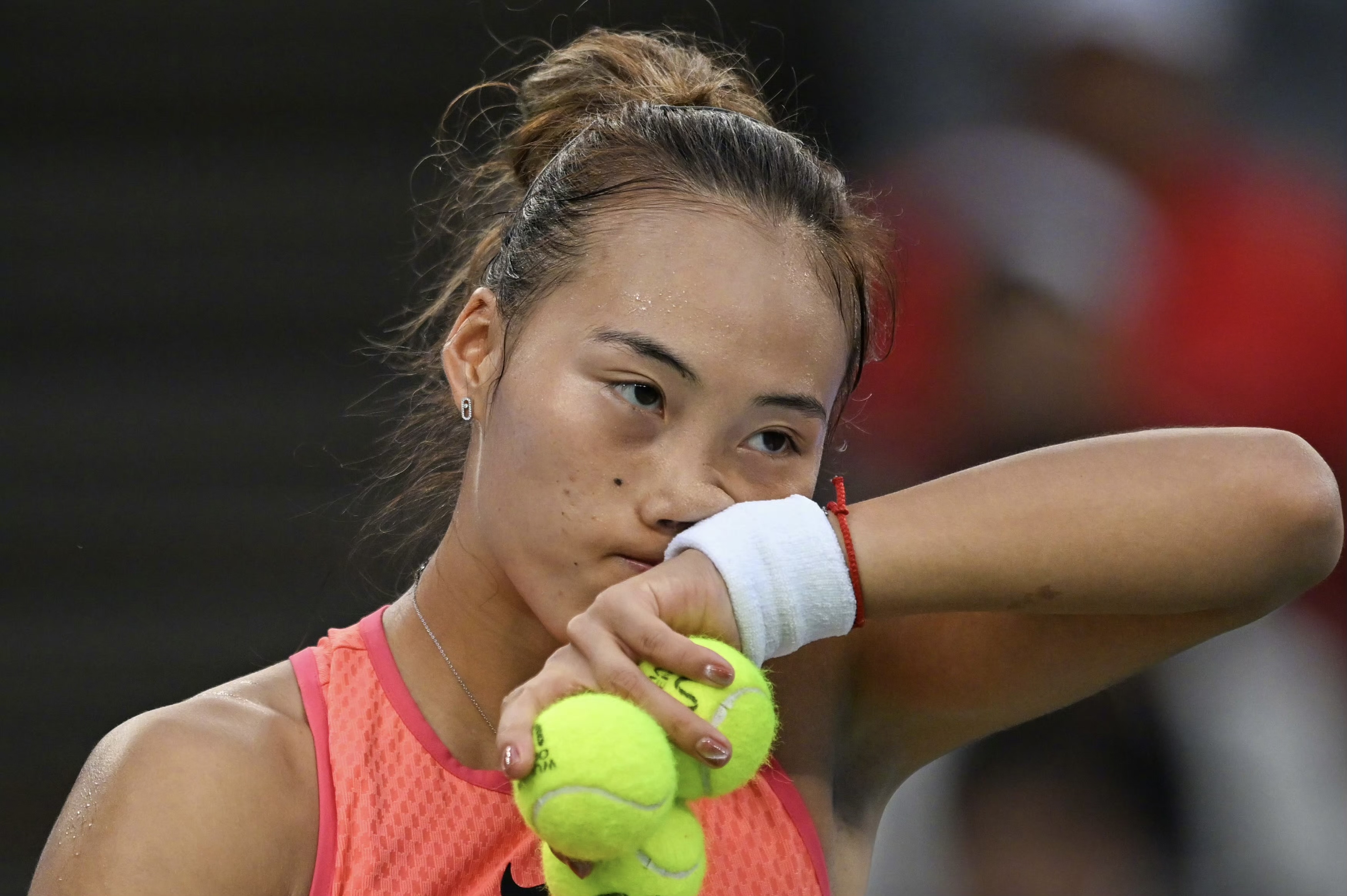 澳亚国际最新网址-争夺金杯！国际比赛中球员的拼搏精神