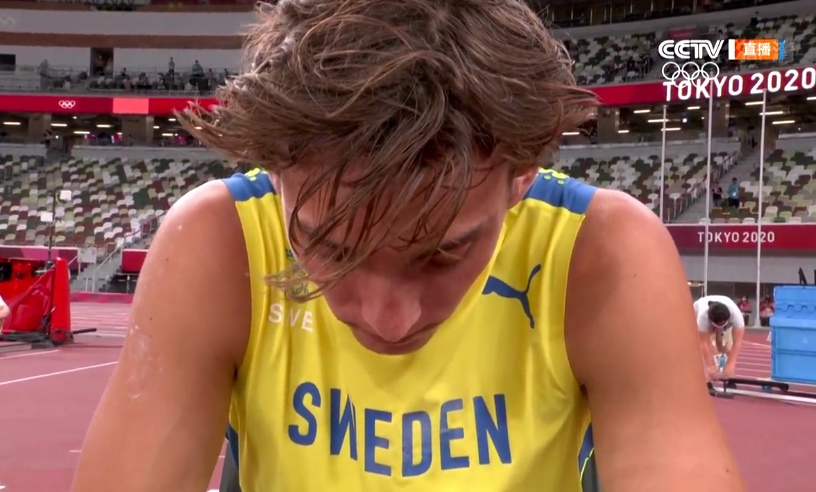 澳亚国际网站-德国选手在撑杆跳高比赛中失利，遗憾