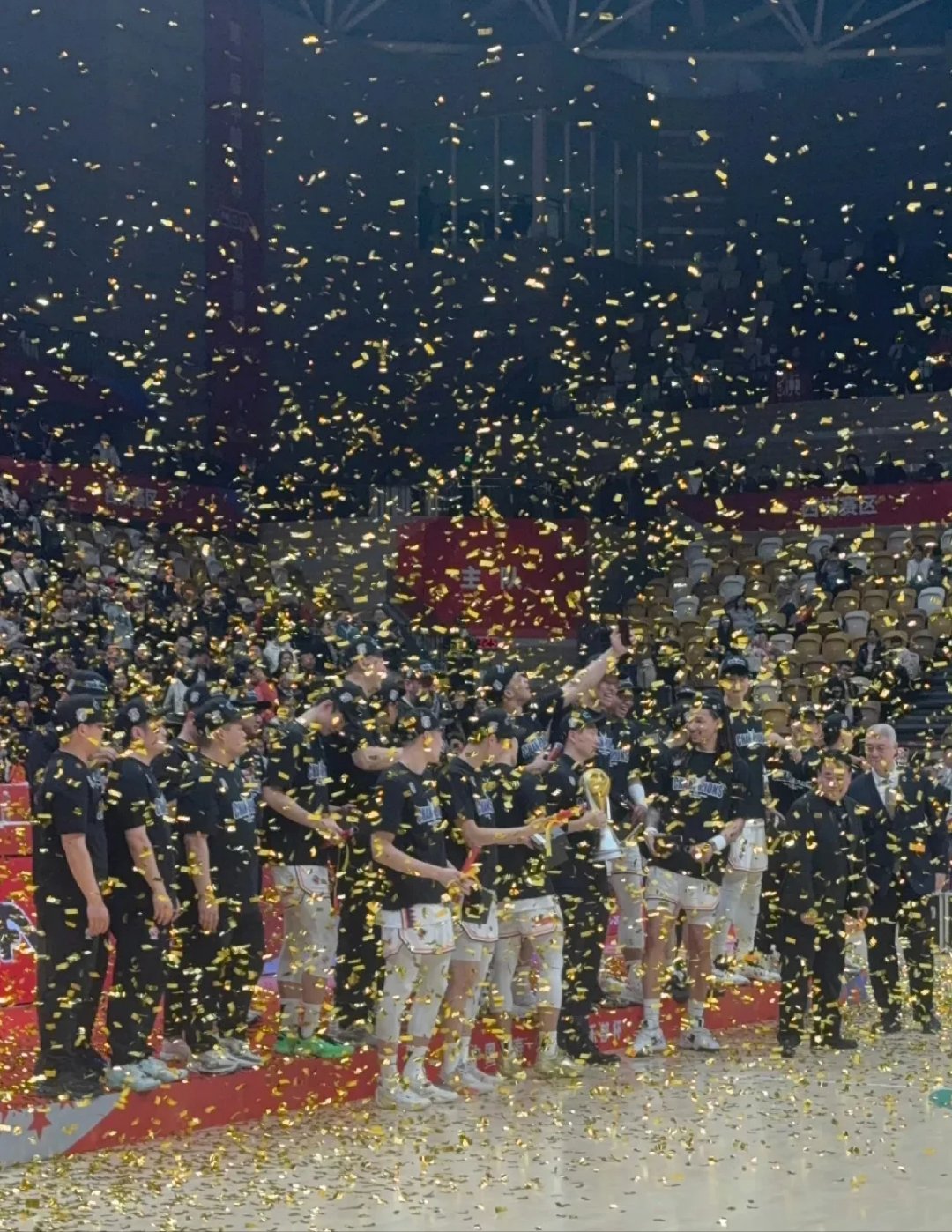 澳亚国际在线登录-关于顶级球队切磋技艺，场上激烈竞争的信息